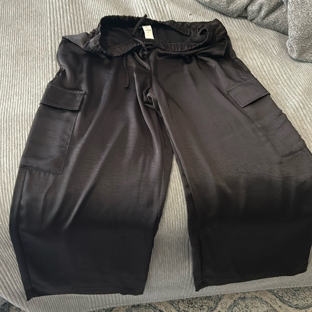 Silk black cargo pants, NWT
